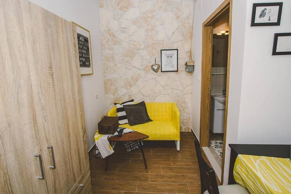 Geheel appartement, The Residence Superior studio with terrace in Bilice, Šibenik-Knin