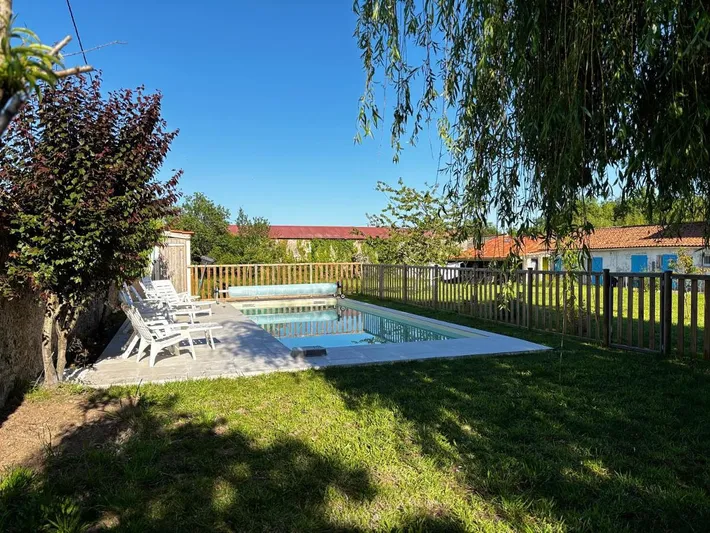 Apartamento de vacaciones para 4 personas, con jardín y piscina - 1