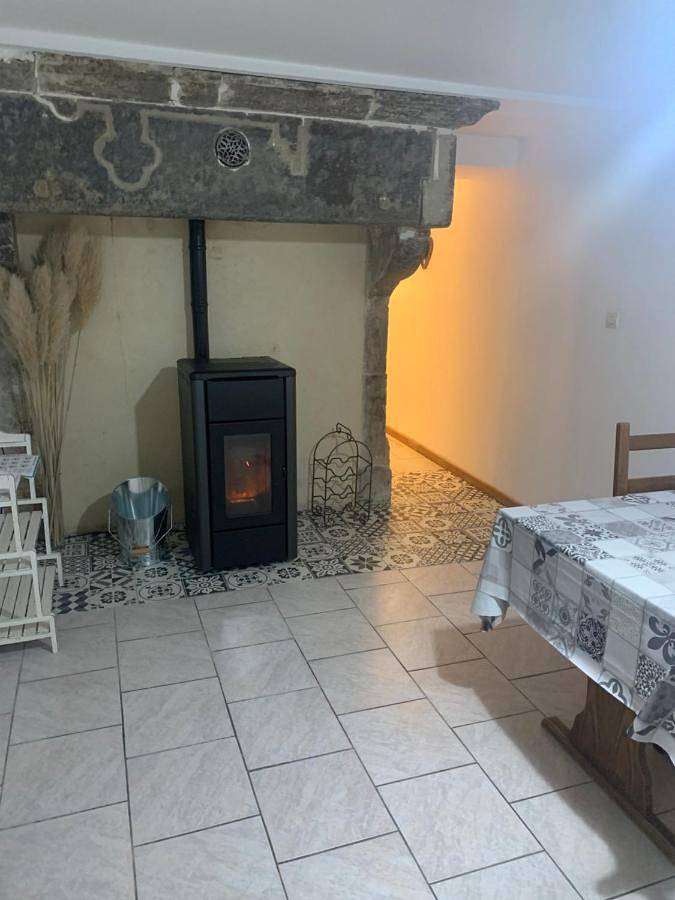 Gîte pour 3 personnes, avec Terrasse et Vue à Remoncourt - 2