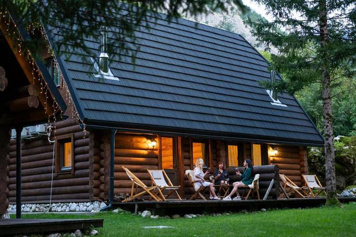 Ferienhaus für 8 Personen, mit Whirlpool und Terrasse sowie Garten und Pool in Bovec