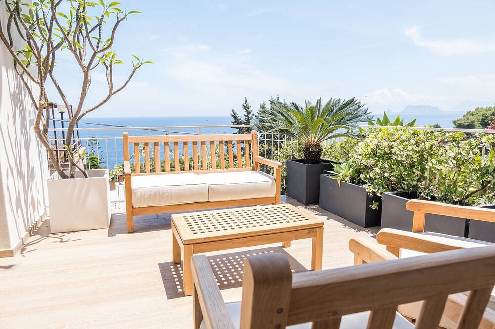 Villa for 4 Guests in Palermo, Palermo Province