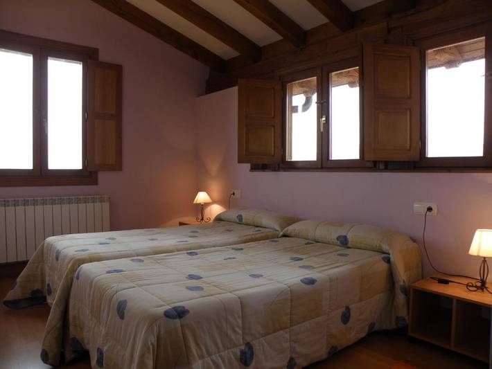 Casa rural para 30 personas, con piscina y jardín además de vistas y piscina para niños, Se admiten mascotas en Navarra - 2