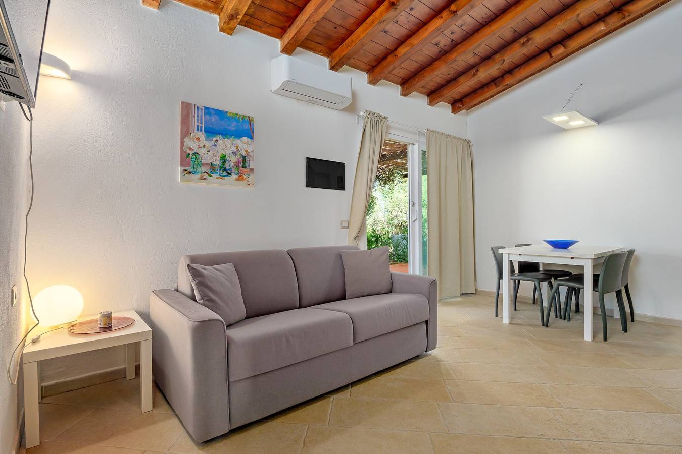 Ganze Wohnung, Ferienwohnung 'Appartamento Lato Cugnana' mit Meerblick, Gemeinschaftsgarten und Klimaanlage in Olbia, Costa Smeralda