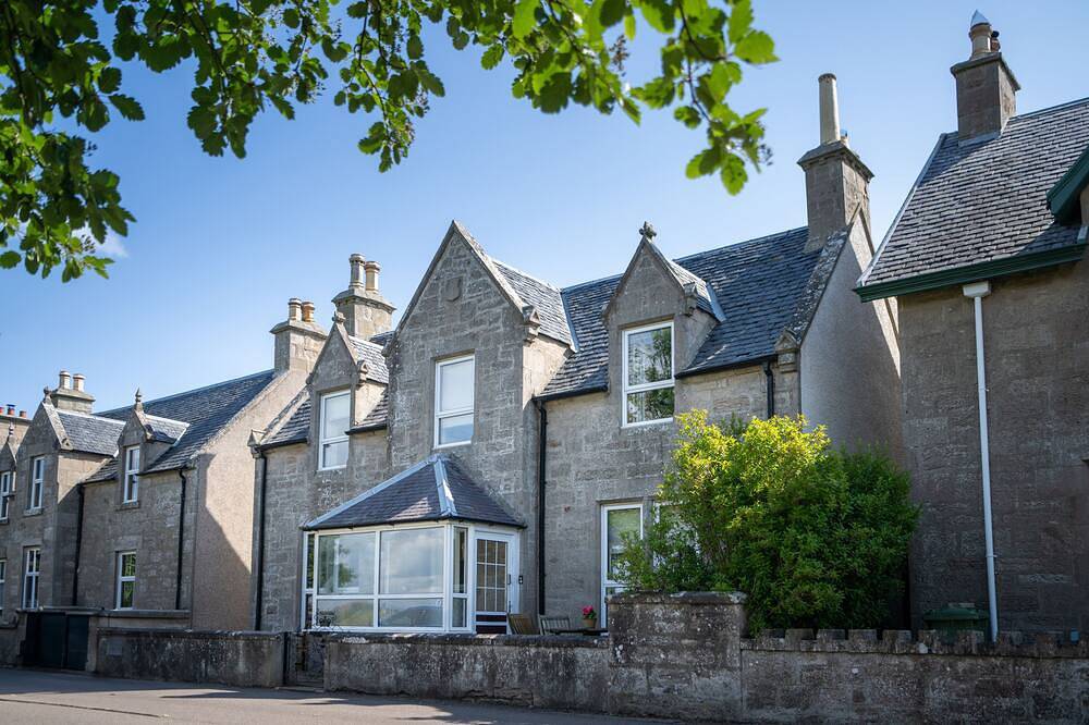Seaview House - A Traditional Home by the Beach in Nairn, Highlands