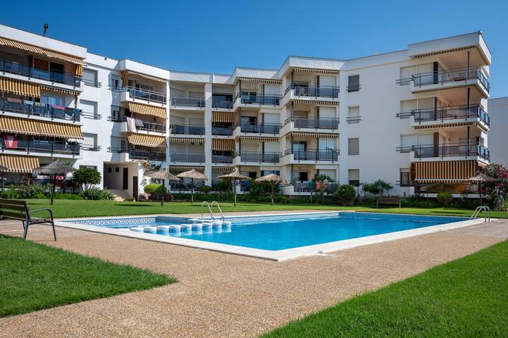 Appartement entier, At036 Constelación: Appartement en face de la plage, avec piscine, A/C, wifi et parking in Platja de les Antines (Torredembarra), Creixell