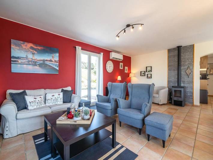 Location de vacances pour 6 personnes, avec terrasse ainsi que jardin et piscine à Escales - 2