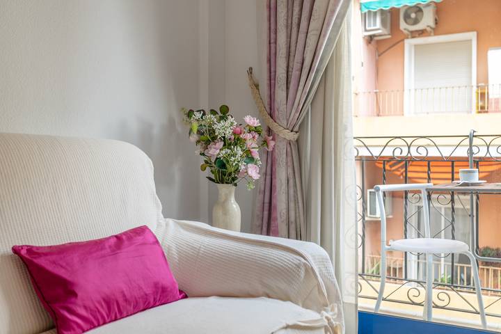Apartamento entero, Apartamento "Miraflores Central Alicante" con balcón, aire acondicionado y Wi-Fi in El Barrio, Alicante