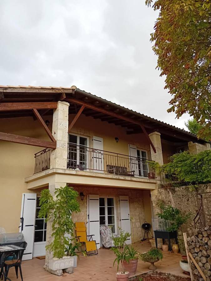 Appartement de vacances pour 2 personnes, avec vue ainsi que piscine et jardin, animaux acceptés