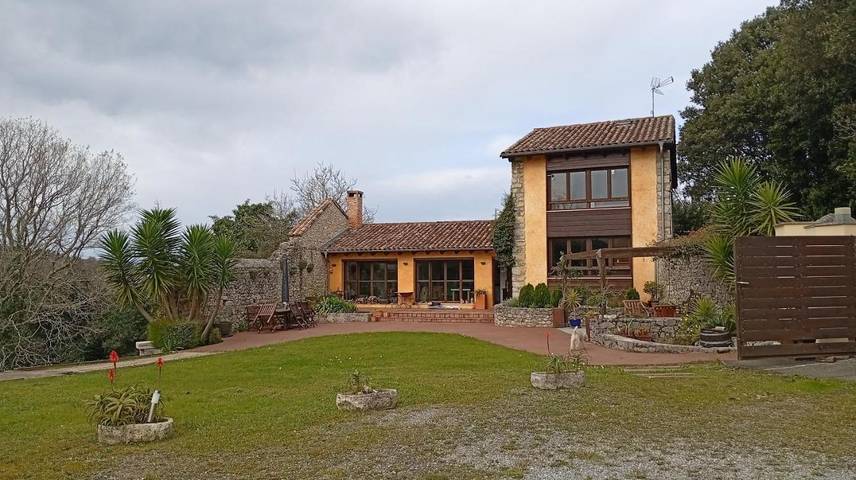 Casa rural para 6 personas, con jardín y terraza en Ovio