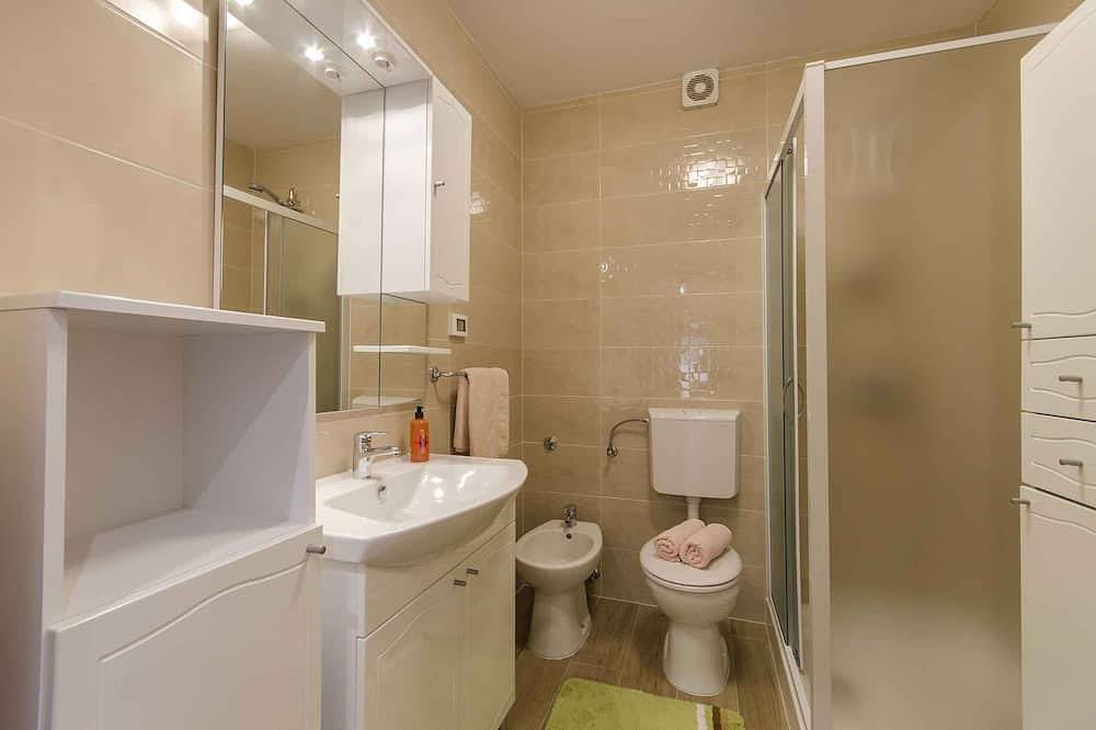 Entire apartment, Holiday apartment with balcony and air conditioning in Rovinj, Rovinj region