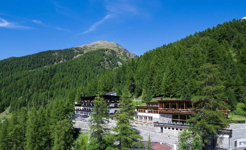 Hotel für 4 Personen, mit Sauna und Garten sowie Pool und Whirlpool, mit Haustier in Sulden