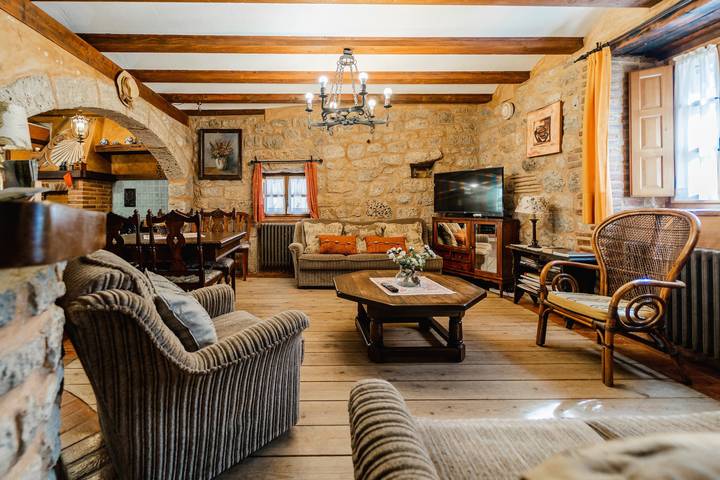Casa rural para 16 personas, con jardín, Familias con niños en Provincia de Burgos - 3
