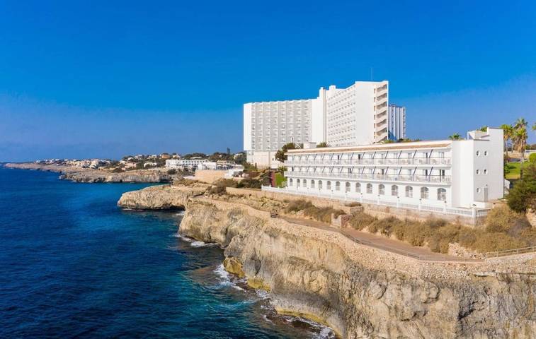 Hotel für 3 Personen, mit Balkon und Terrasse sowie Garten und Pool in Calas de Mallorca - 2