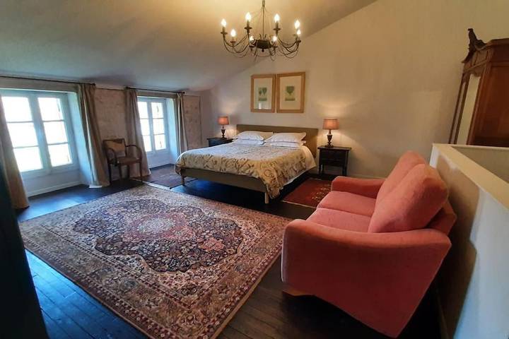 Location de vacances pour 2 personnes, avec vue et jardin, animaux acceptés à Criteuil-la-Magdeleine - 4