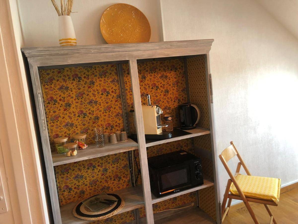 Grande Chambre Familiale Jaune Tout Bonnement Bien in Putot-en-Auge, Région de Lisieux