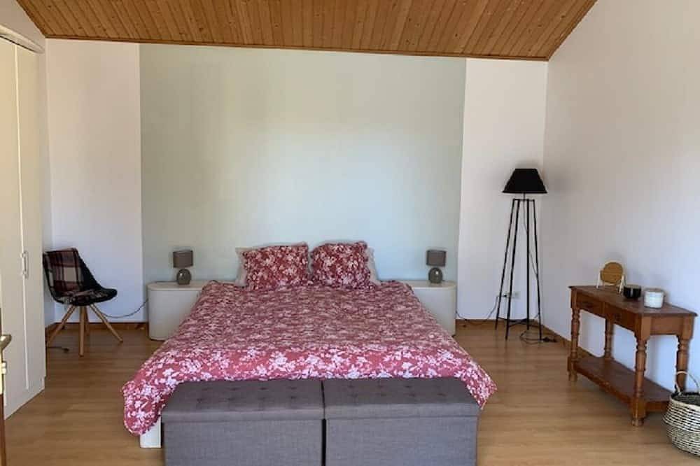 Villa with heated pool near the sea in Jard-sur-Mer, Vendée
