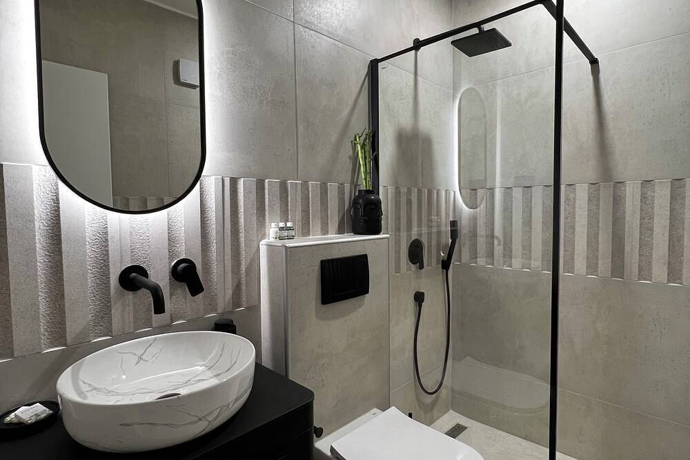 Luxe Bnb with Private Jacuzzi + Breakfast included in Hvar City, Hvar