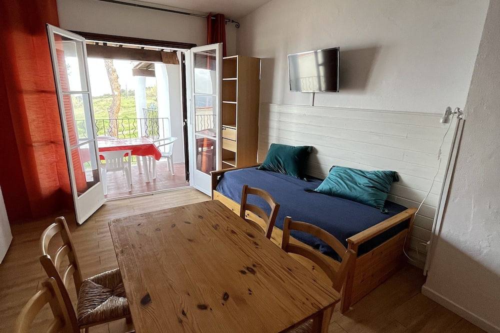 Entire apartment, 4-person apartment in the heart of the pevani estate in Calcatoggio, Ajaccio region