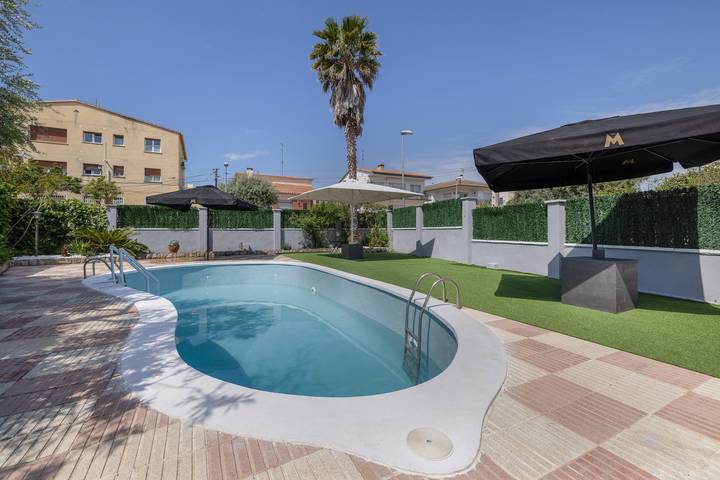 Bungalow for 5 people, with yard, with pets - 1