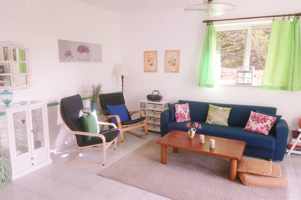 Apartamento entero, Hermosa casa de vacaciones en un jardín típico siciliano con piscina privada in Modica (town), Módica