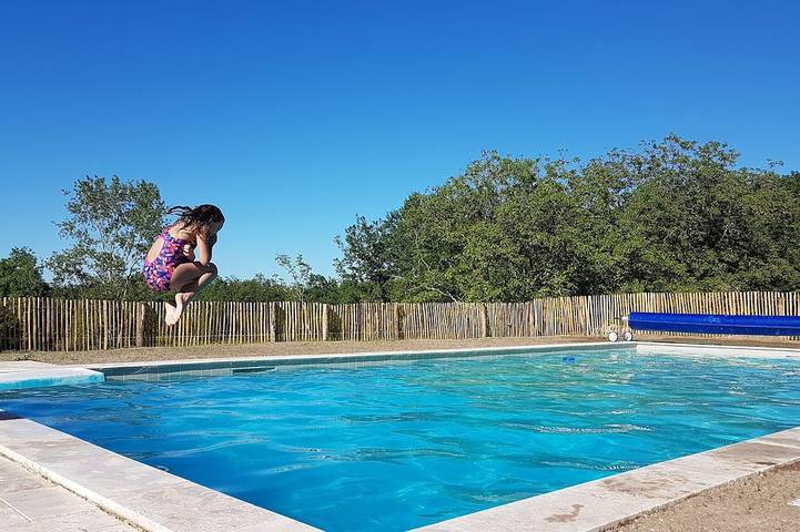 Location de vacances pour 6 personnes, avec terrasse et jardin à Saint-Aulaye