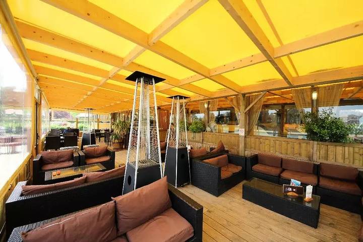 Mobil home pour 4 personnes, avec Terrasse et Piscine