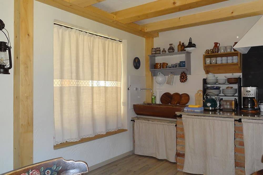 Entire apartment, Rental-Large-Mobility bath-Garden view-Bauernhaus Wohnung 2 in Laasow, Vetschau