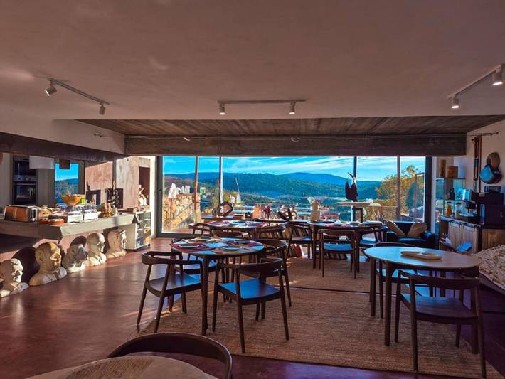 Casa rural para 2 personas, con jardín y vistas al lago además de vistas y piscina, Se admiten mascotas en Alentejo