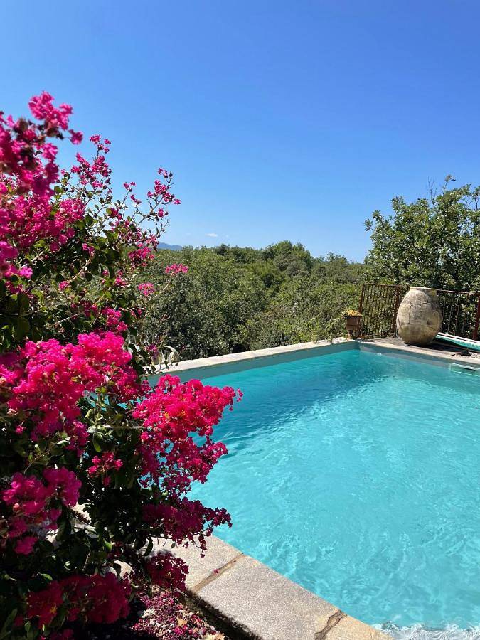 Chambre d’hôte pour 2 personnes, avec Terrasse et Jardin ainsi que Piscine et Vue