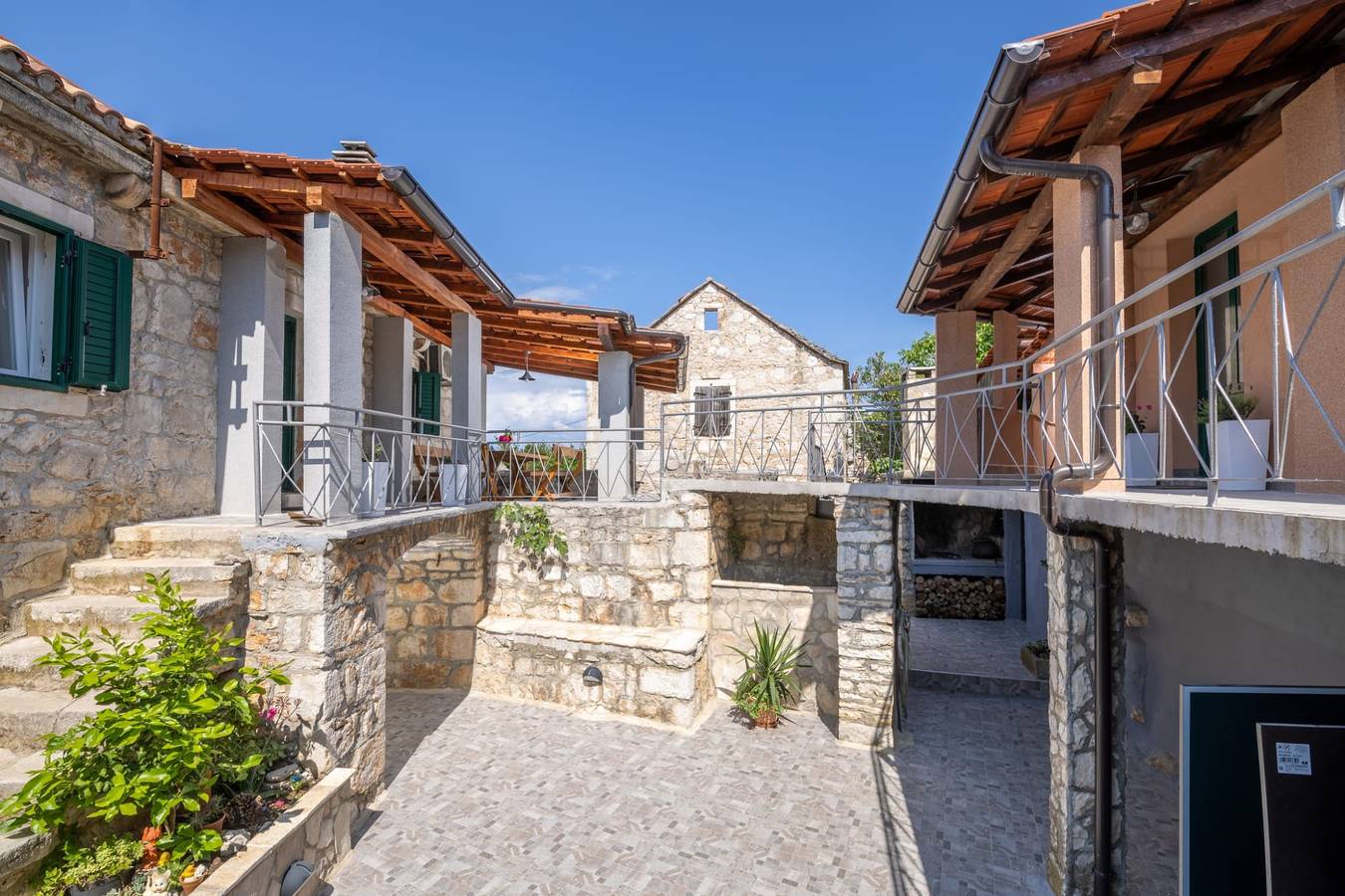 Three bedroom house with terrace Zastražišće, Hvar K-23743 in Hvar