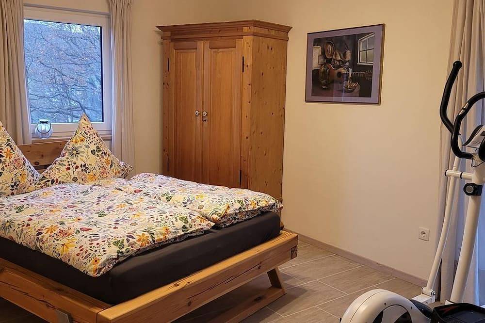 Ferienhaus Am Baumwipfel - Ferienhaus, Dusche, Wc, 2 Schlafräume in Schalkenbach, Osteifel