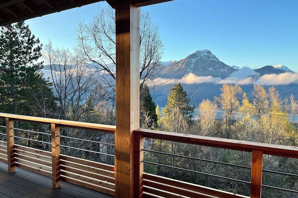 Charming 2-bedroom hotel suites with jacuzzi in welcoming Saint-Apollinaire in Saint-Apollinaire, Écrins National Park