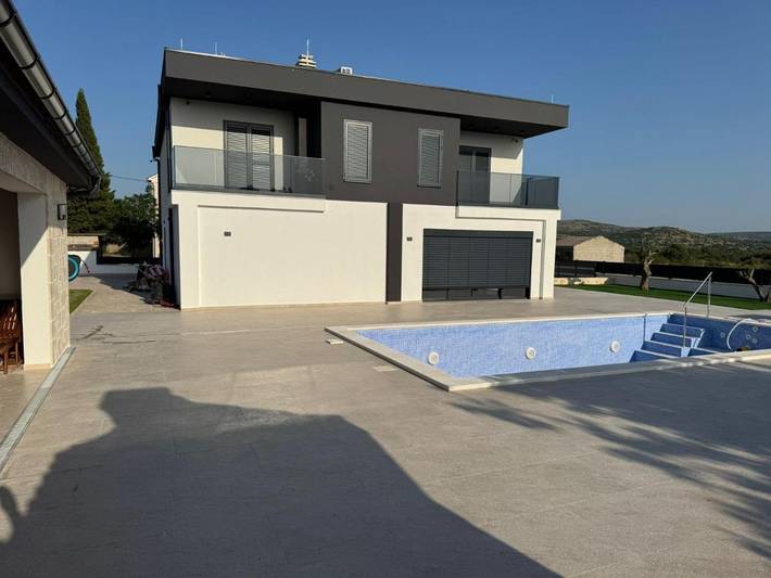 Ferienhaus für 10 Personen, mit Pool und Terrasse sowie Ausblick