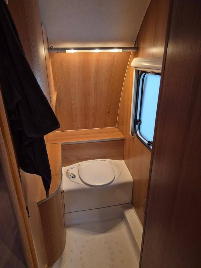 Camping pour 4 personnes, avec Terrasse ainsi que Jardin et Piscine