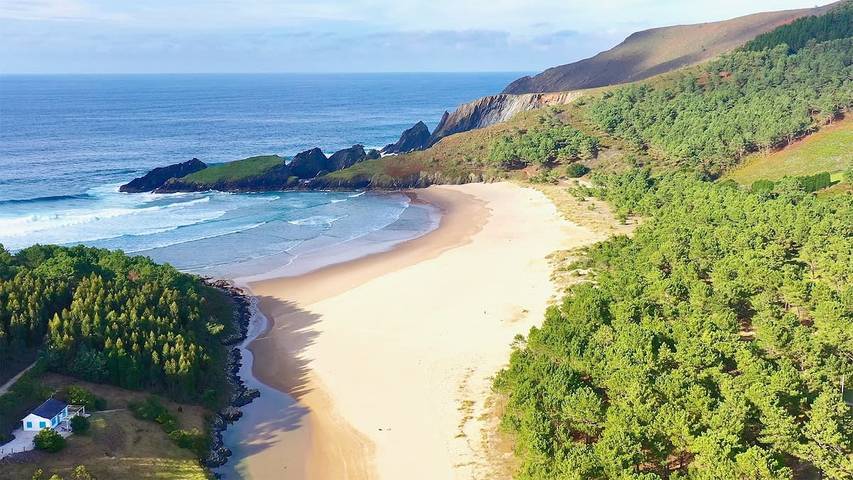 The Cliffs - Surf Lodge Esteiro in Praia de Esteiro (Ortigueira), Ortigueira
