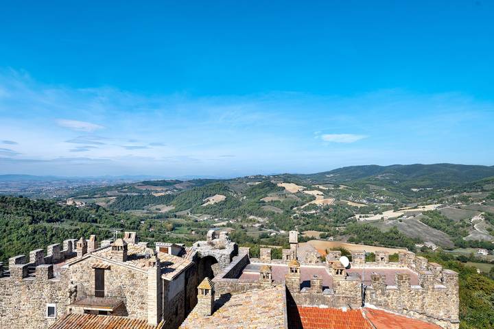 Apartamento entero, Apartamento 'Amorea - Le Dimore Del Castello' con vistas a la montaña, piscina compartida y Wi-Fi in Gualdo Cattaneo, Provincia de Perugia