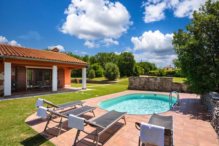 Ferienhaus mit Meerblick für 6 Personen, mit Meerblick und Terrasse sowie Pool, kinderfreundlich in Istrien - 2