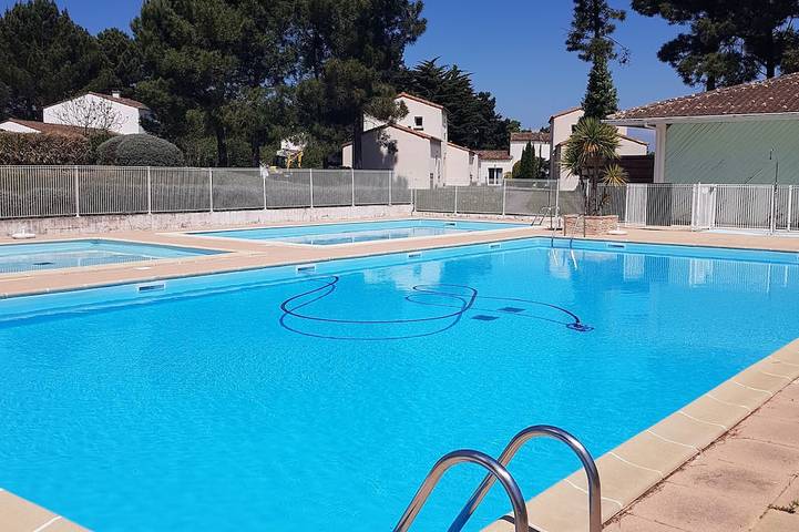 Appartement de vacances pour 4 personnes, avec sauna et jacuzzi ainsi que piscine et jardin