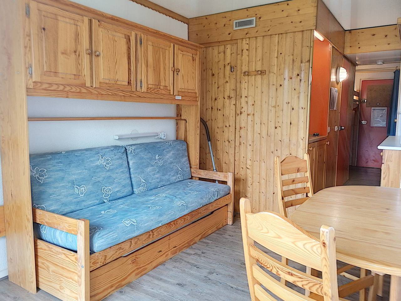 Entire studio, Renovated studio 4 ppl · Near center · Balcony in Arc 1800, Bourg-Saint-Maurice