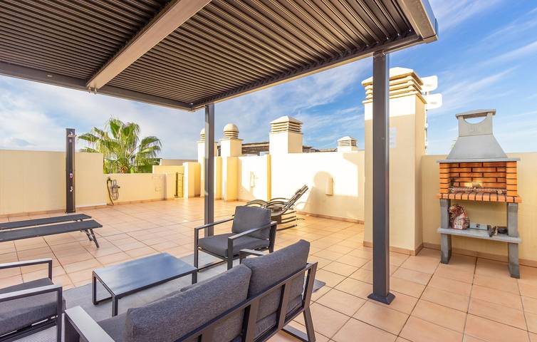 Apartamento vacacional entero, Acogedor apartamento con parking, aire acondicionado, piscina y barbacoa - ¡Cerca de la playa! in Roda Golf, San Javier