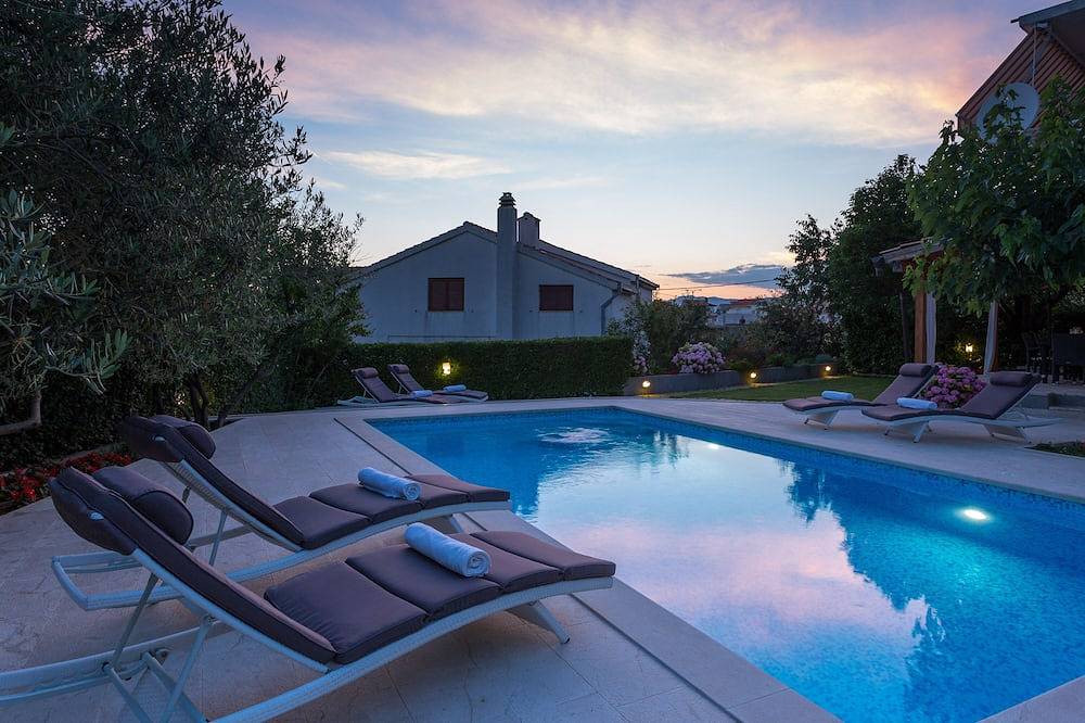 Ganze Wohnung, Apartmani Sara & Nino mit Pool Nr. 2 in Podstrana, Split-Dalmatien