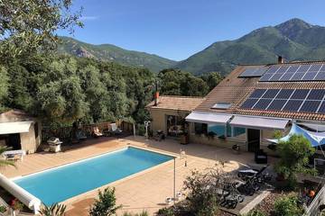 Gîte pour 6 personnes, avec piscine ainsi que terrasse et jardin à Eccica-Suarella