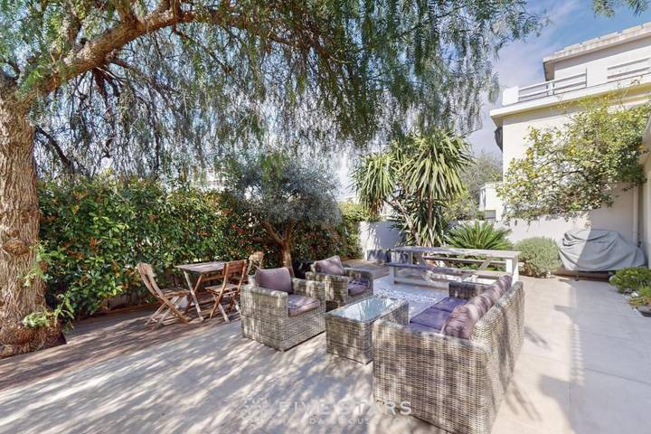 Location de vacances pour 8 personnes, avec jacuzzi ainsi que terrasse et piscine dans Le Boulevard Frank Pilatte - 2