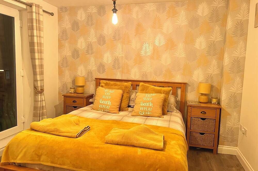 Entire apartment, Sandy Bottom Apartment is a 1st floor open plan Appt on The Bay, Filey in North Yorkshire