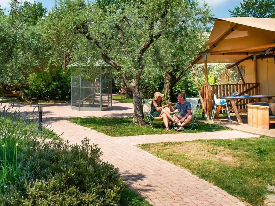 Weekend Glamping Resort - Safarizelt 6 personen - Spotty Lodge in San Felice del Benaco, Gardasee-Berge