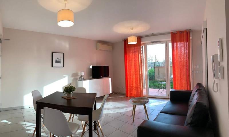 Location de vacances pour 3 personnes, avec jardin ainsi que vue sur le lac et vue à Balma - 2