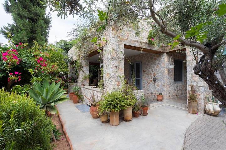 Villa for 11 people, with balcony and garden in Spetses