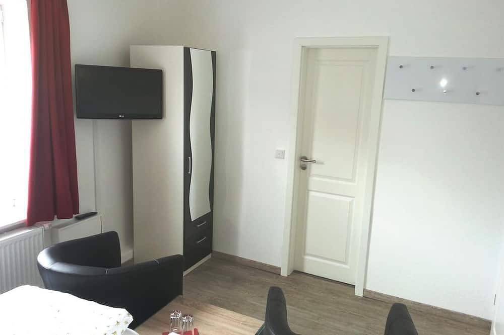 Doppelzimmer klein (Standard) - Pension Marktblick - bed & breakfast in Friedrichstadt, Eider-Treene-Sorge