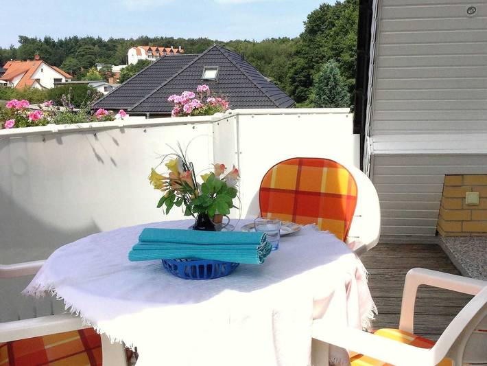 Ferienwohnung für 4 Personen, mit Balkon und Garten sowie Sauna und Seeblick in Kölpinsee