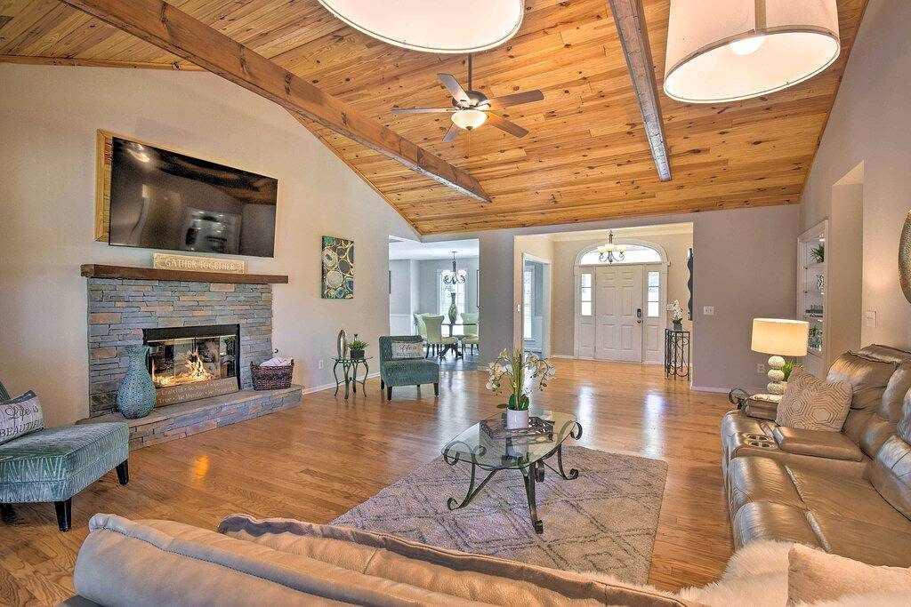 Remodeled Family Home ~ 2 Mi to Lake Lanier! in Lake Lanier